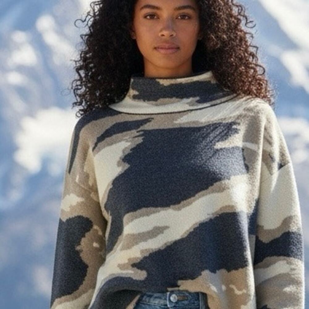 Maeve Sweater Mock neckline camo size med, boxy oversized fit